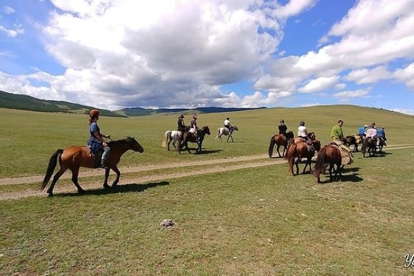 טיול רכוב על סוסים במונגוליה